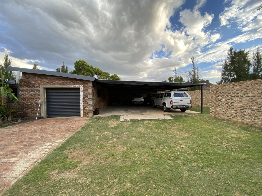 3 Bedroom Property for Sale in Miederpark North West